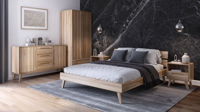 Schlafzimmer - Set E Engordany | 5-teilig | Farbe: Buche | Buche Vollholz massiv | lackiert | 2 Nachtkommode | 1 Doppelbett mit stabiler Kopfstütze | 1 Kommode | 1 Kleiderschrank