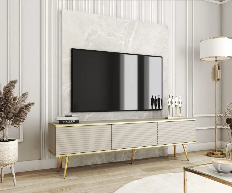 TV-Möbel / TV-Schrank mit drei Kipptüren Horsham 43, Farbe: Beige, geriffelte Front, ABS-Kantenschutz, Beine: Gold, Push-to-open Funktion, für Wohnzimmer