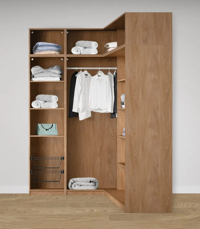 Offener Eckkleiderschrank | 11 Fächer | Farbe: Eiche Puccini | 1 Kleiderstange | 7 Holzeinlegeböden | Maße: 108,5 x 55 x 234 cm | 2 Wäschekörbe | Universelles Design
