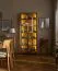 Vitrine | 2 Glastüren in Holz eingefasst | Farbe: Eiche | Soft-Close Funktion | 83 x 35 x 198 cm | integrierte Beleuchtung | 6 Fächer | 5 Einlegeböden