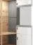 Breite Vitrine mit genügend Stauraum Banat 05, zwei Glastüren, Farbe: Eiche Artisan / Graphitgrau / Grau, acht Fächer, Maße: 143 x 103,5 x 41 cm