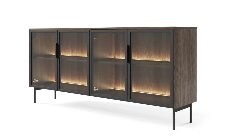 Kommode mit LED-Beleuchtung Chaabane 02 | Farbe: Eiche Dunin / Schwarz | braune Glasfront | vier Türen | Maße: 82,5 x 181 x 39 cm | Griffe & Beine: Metall