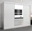 Großer 250 cm breiter Kleiderschrank mit 10 Fächern und 3 Türen | Farbe: Weiß Abbildung