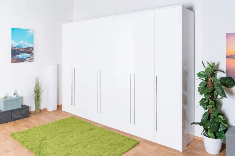 Drehtürenschrank / Kleiderschrank mit Rahmen Siumu 26, Farbe: Weiß / Weiß Hochglanz - 226 x 322 x 60 cm (H x B x T)